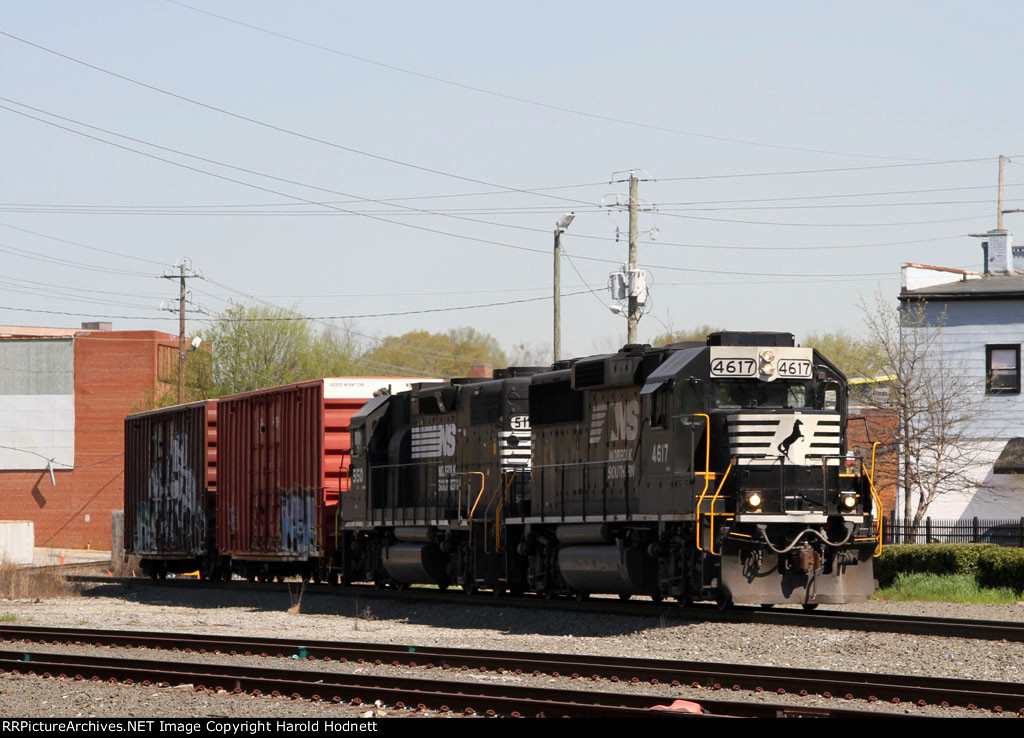 NS 4617 leads train E60 off the connector track onto the "H" line 